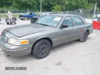 2003 Ford Crown Victoria Standard с VIN 2FAFP73WX3X182848, выставлен на аукционе IAAI как лот 42438856 с пробегом 169 707 миль миль и . История ставок и продаж доступна на DreamBid. Изображение 2.