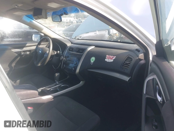 2014 Nissan Altima S with VIN 1N4AL3AP3EN355348, listed as a IAAI auction lot 41596162 with 131,291 mi miles and . Bid and sale history available at carsss.com. Image 5.