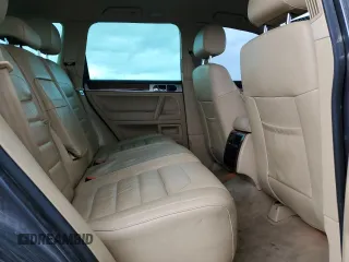 2008 Volkswagen Touareg V6 z VIN WVGBE77LX8D000610, wystawiony jako Copart lot #58434065 z przebiegiem 208 718 mil mil oraz Czysty tytuł • Clean title. Historia ofert i sprzedaży dostępna na DreamBid. Obrazek 11.