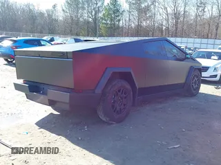 2024 Tesla Cybertruck z VIN 7G2CEHEDXRA022640, wystawiony jako IAAI lot #41423630 z przebiegiem 18 474 mil mil oraz . Historia ofert i sprzedaży dostępna na DreamBid. Obrazek 4.