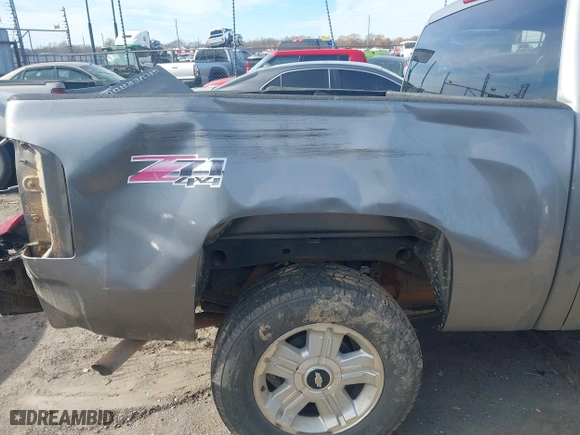 2007 Chevrolet Silverado 1500 LTZ with VIN 2GCEK13M071609477, listed as a IAAI auction lot 41042020 with 193,095 mi miles. Bid and sale history available at carsss.com. Image 18.