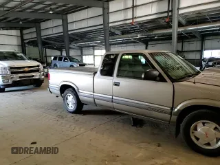 2000 GMC Sonoma SLS z VIN 1GTCS19W0Y8146125, wystawiony jako Copart lot #71576724 z przebiegiem 73 854 mil mil oraz Szkody całkowita. Historia ofert i sprzedaży dostępna na DreamBid. Obrazek 11.