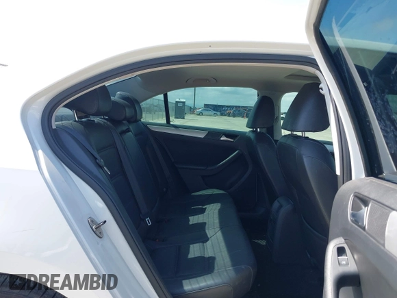 2014 Volkswagen Jetta SE with VIN 3VWD07AJ2EM444256, listed as a IAAI auction lot 42383287 with 99,654 mi miles and . Bid and sale history available at DreamBid. Image 8.