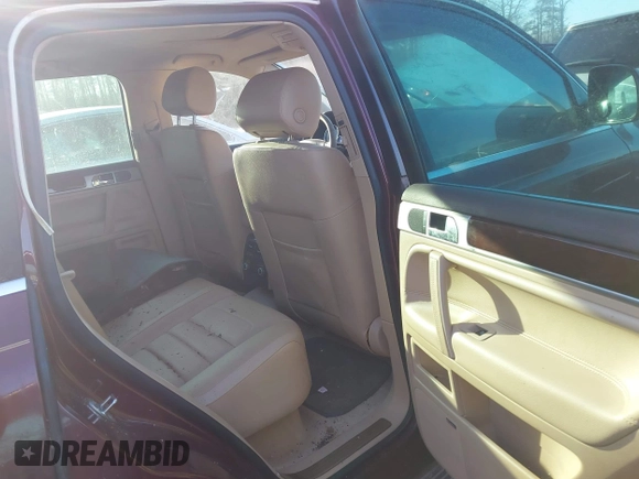 2008 Volkswagen Touareg V6 z VIN WVGBE77L38D044092, wystawiony jako IAAI lot #41766743 z przebiegiem Nie podano mil oraz . Historia ofert i sprzedaży dostępna na DreamBid. Obrazek 8.