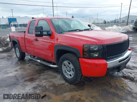 2010 Chevrolet Silverado 1500 LS with VIN 1GCSCREA1AZ189096, listed as a IAAI auction lot 41695479 with 207,680 mi miles. Bid and sale history available at carsss.com. Image 1.