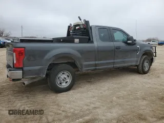 2018 Ford F-250 XL with VIN 1FT7X2A67JEB39698, listed as a Copart auction lot 44161425 with 245,655 mi miles and Salvage title. Bid and sale history available at DreamBid. Image 3.