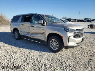 2021 Chevrolet Suburban LT with VIN 1GNSCCKDXMR395718, listed as a Copart auction lot 42215885 with 84,805 mi miles and Salvage Title. Bid and sale history available at carsss.com. Image 4.