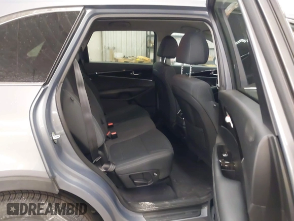 2020 Kia Sorento LX with VIN 5XYPG4A31LG627301, listed as a IAAI auction lot 41390047 with 68,312 mi miles and . Bid and sale history available at DreamBid. Image 8.