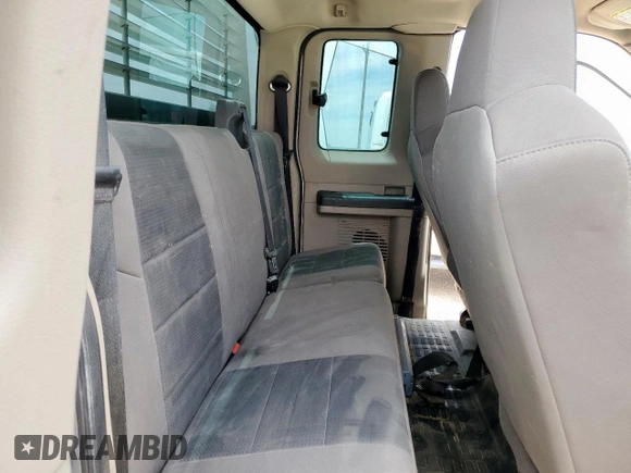 2010 Ford F-250 XL z VIN 1FTSX2B58AEA95811, wystawiony jako Copart lot #57290265 z przebiegiem 251 281 mil mil oraz Tytuł czysty. Historia ofert i sprzedaży dostępna na DreamBid. Obrazek 10.