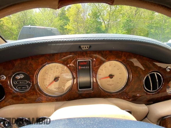 2002 Bentley Arnage with VIN SCBLC31E62CX08029, listed as a Copart auction lot 57389945 with 86,082 mi miles and Clean Title. Bid and sale history available at DreamBid. Image 8.