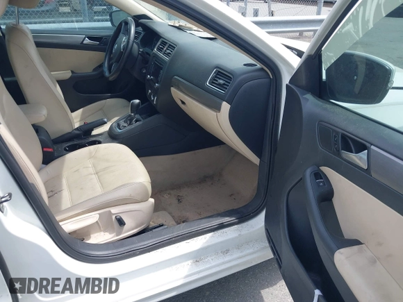 2014 Volkswagen Jetta TDI w/Premium/Nav with VIN 3VWLL7AJ4EM430524, listed as a IAAI auction lot 42268673 with 137,721 mi miles and . Bid and sale history available at DreamBid. Image 5.