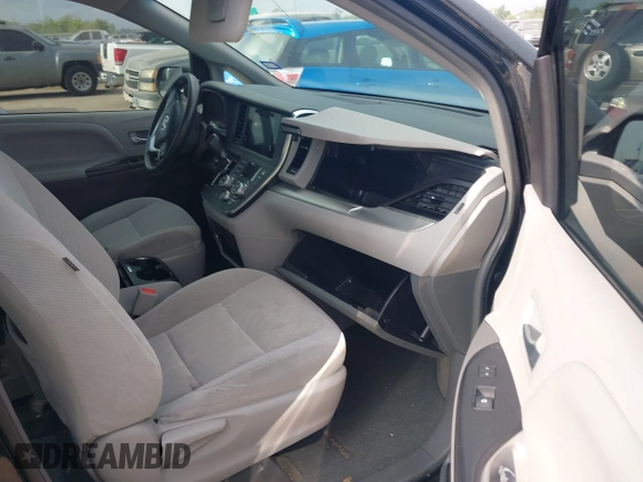 2017 Toyota Sienna LE Auto Access Seat with VIN 5TDKZ3DC7HS827068, listed as a IAAI auction lot 42088371 with 114,630 mi miles. Bid and sale history available at carsss.com. Image 5.