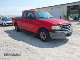 2003 Ford F-150 XL z VIN 1FTRX17283NB80853, wystawiony jako IAAI lot #42464055 z przebiegiem 127 548 mil mil oraz . Historia ofert i sprzedaży dostępna na DreamBid. Obrazek 1.