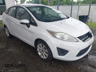 2011 Ford Fiesta SE z VIN 3FADP4BJ5BM207676, wystawiony jako IAAI lot #42263307 z przebiegiem 139 929 mil mil oraz . Historia ofert i sprzedaży dostępna na DreamBid. Obrazek 1.