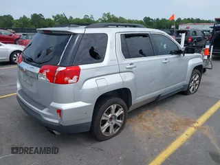 2017 GMC Terrain SLE z VIN 2GKFLNE33H6185704, wystawiony jako IAAI lot #42286447 z przebiegiem 144 174 mil mil oraz . Historia ofert i sprzedaży dostępna na DreamBid. Obrazek 4.