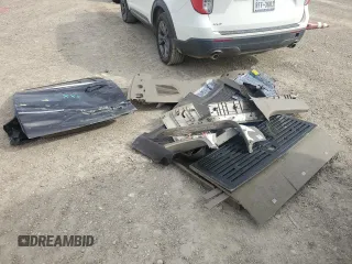 2017 Chevrolet Suburban LT z VIN 1GNSKHKC8HR332582, wystawiony jako Copart lot #47653135 z przebiegiem 189 558 mil mil oraz Szkoda całkowita • Salvage title. Historia ofert i sprzedaży dostępna na DreamBid. Obrazek 13.
