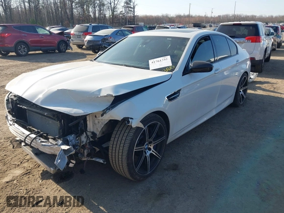 2015 BMW M5 z VIN WBSFV9C53FD594181, wystawiony jako IAAI lot #41761355 z przebiegiem Nie podano mil oraz . Historia ofert i sprzedaży dostępna na DreamBid. Obrazek 17.