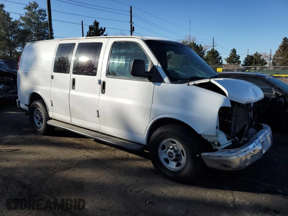 2017 GMC Savana Cargo z VIN 1GTW7AFF8H1911027, wystawiony jako Copart lot #84908094 z przebiegiem 139 217 mil mil oraz Szkody całkowita. Historia ofert i sprzedaży dostępna na DreamBid. Obrazek 4.