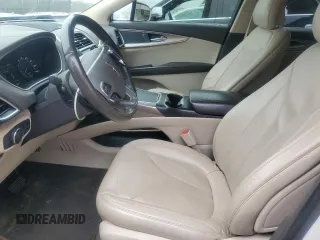 2017 Lincoln MKX Reserve z VIN 2LMPJ6LR0HBL18784, wystawiony jako Copart lot #44115605 z przebiegiem 111 571 mil mil oraz Szkody całkowita. Historia ofert i sprzedaży dostępna na DreamBid. Obrazek 7.