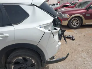 2024 Nissan Rogue SV z VIN JN8BT3BA6RW360105, wystawiony jako IAAI lot #41905419 z przebiegiem 7 103 mil mil oraz . Historia ofert i sprzedaży dostępna na DreamBid. Obrazek 6.