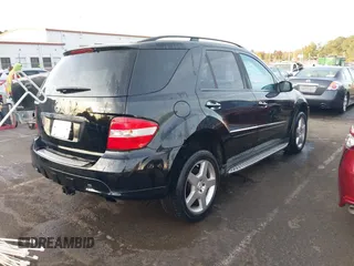 2008 Mercedes-Benz M 550 with VIN 4JGBB72E38A376195, listed as a IAAI auction lot 40781679 with 174,170 mi miles and . Bid and sale history available at carsss.com. Image 4.