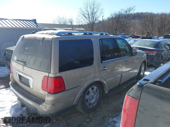 2006 Lincoln Navigator Luxury with VIN 5LMFU28586LJ04892, listed as a IAAI auction lot 41395303 with 124,248 mi miles. Bid and sale history available at carsss.com. Image 4.