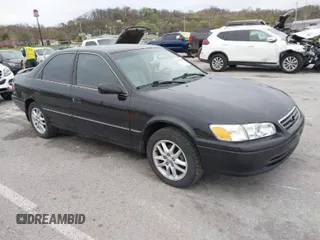 2001 Toyota Camry LE z VIN 4T1BF28K71U129366, wystawiony jako IAAI lot #41913958 z przebiegiem 223 185 mil mil oraz . Historia ofert i sprzedaży dostępna na DreamBid. Obrazek 1.