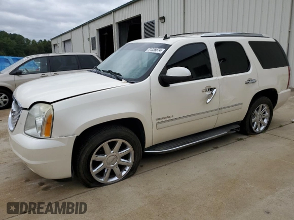 2010 GMC Yukon Denali with VIN 1GKUCEEF2AR119463, listed as a Copart auction lot 71236674 with 233,731 mi miles and Salvage Title. Bid and sale history available at carsss.com. Image 1.
