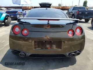 2010 Nissan GT-R Premium с VIN JN1AR5EF3AM231377, выставлен на аукционе Copart как лот 52572685 с пробегом 55 879 миль миль и Списание • Salvage title. История ставок и продаж доступна на DreamBid. Изображение 6.