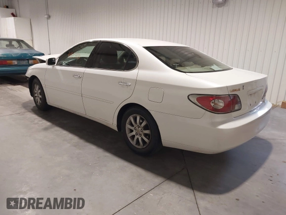 2002 Lexus ES 300 with VIN JTHBF30G825014674, listed as a IAAI auction lot 41805330 with 228,888 mi miles. Bid and sale history available at carsss.com. Image 3.