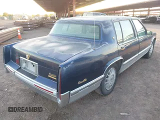 1992 Cadillac DeVille z VIN 1G6CD53B9N4283805, wystawiony jako IAAI lot #41957787 z przebiegiem 88 791 mil mil oraz . Historia ofert i sprzedaży dostępna na DreamBid. Obrazek 4.