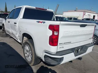 2022 Chevrolet Silverado 1500 Custom with VIN 1GCPDBEK2NZ627732, listed as a IAAI auction lot 41718968 with 1 mi miles. Bid and sale history available at carsss.com. Image 3.