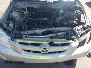 2005 Mazda Tribute i with VIN 4F2YZ02Z75KM56108, listed as a IAAI auction lot 42022864 with Not Provided miles and . Bid and sale history available at carsss.com. Image 10.