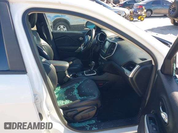 2018 Jeep Cherokee Trailhawk z VIN 1C4PJMBX8JD562994, wystawiony jako IAAI lot #41281555 z przebiegiem 86 702 mil mil oraz . Historia ofert i sprzedaży dostępna na DreamBid. Obrazek 5.