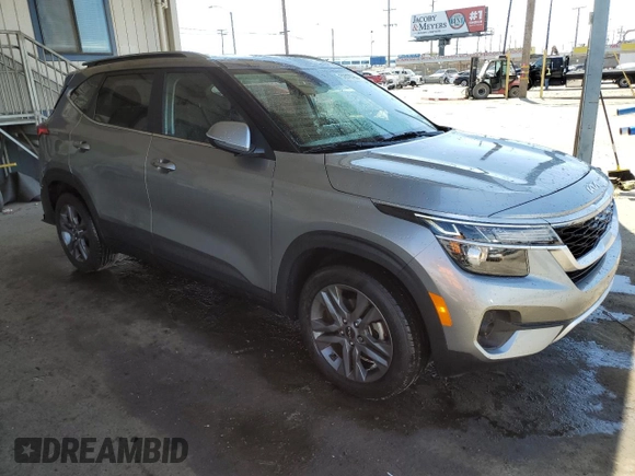 2023 Kia Seltos S z VIN KNDEU2AA8P7385323, wystawiony jako Copart lot #52816795 z przebiegiem 24 351 mil mil oraz Szkoda całkowita • Salvage title. Historia ofert i sprzedaży dostępna na DreamBid. Obrazek 4.