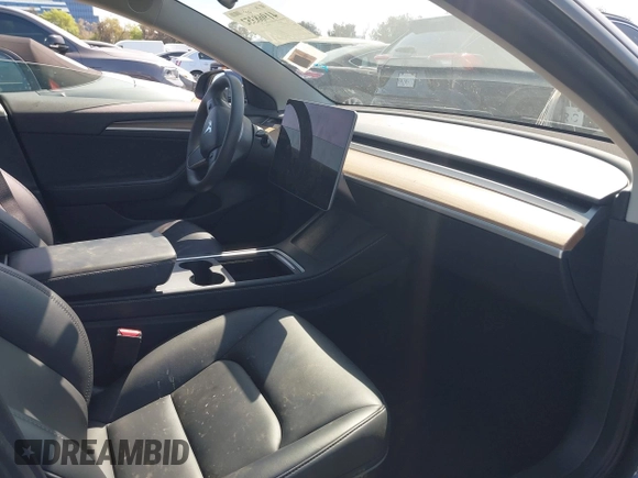 2023 Tesla Model 3 z VIN 5YJ3E1EA5PF401299, wystawiony jako IAAI lot #41968352 z przebiegiem 20 541 mil mil oraz . Historia ofert i sprzedaży dostępna na DreamBid. Obrazek 5.