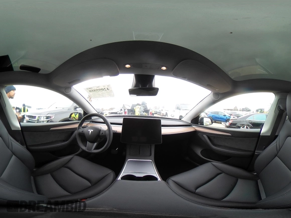 2025 Tesla Model Y Long Range z VIN 7SAYGDED8SF259764, wystawiony jako IAAI lot #42095888 z przebiegiem 2 685 mil mil oraz . Historia ofert i sprzedaży dostępna na DreamBid. Obrazek 19.