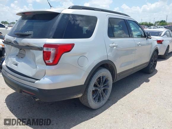 2018 Ford Explorer XLT with VIN 1FM5K7D86JGB07390, listed as a IAAI auction lot 42496495 with 85,769 mi miles and . Bid and sale history available at DreamBid. Image 4.