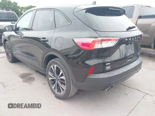 2022 Ford Escape SE with VIN 1FMCU0G6XNUB18144, listed as a IAAI auction lot 42390521 with 27,594 mi miles and . Bid and sale history available at DreamBid. Image 3.
