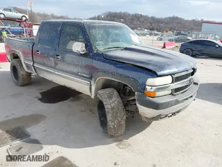 2002 Chevrolet Silverado 2500HD LS with VIN 1GCHK23U72F135032, listed as a IAAI auction lot 41674140 with 306,764 mi miles. Bid and sale history available at carsss.com. Image 1.
