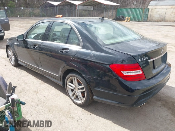 2014 Mercedes-Benz C 300 Sport z VIN WDDGF8AB6ER324705, wystawiony jako IAAI lot #41901610 z przebiegiem 83 748 mil mil oraz . Historia ofert i sprzedaży dostępna na DreamBid. Obrazek 3.