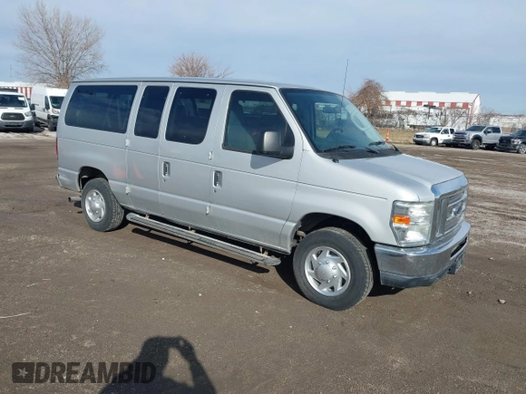 2010 Ford Econoline Passenger XL z VIN 1FBNE3BL8ADA65211, wystawiony jako IAAI lot #41659231 z przebiegiem 173 471 mil mil oraz . Historia ofert i sprzedaży dostępna na DreamBid. Obrazek 1.