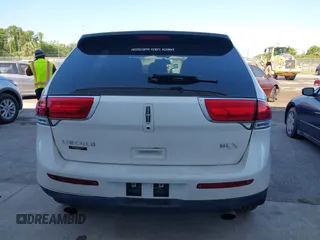 2012 Lincoln MKX with VIN 2LMDJ6JKXCBL09768, listed as a IAAI auction lot 42067444 with 174,319 mi miles. Bid and sale history available at carsss.com. Image 16.