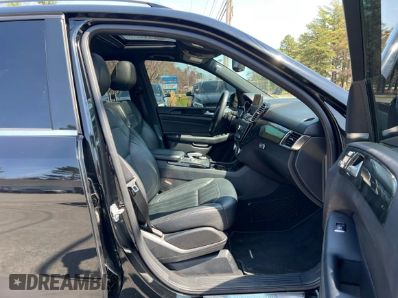 2017 Mercedes-Benz GLE 350 z VIN 4JGDA5HB3HA970802, wystawiony jako Copart lot #54207775 z przebiegiem 99 455 mil mil oraz Czysty tytuł • Clean title. Historia ofert i sprzedaży dostępna na DreamBid. Obrazek 5.