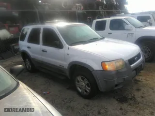2001 Ford Escape XLT with VIN 1FMYU03171KE99182, listed as a IAAI auction lot 40856356 with 176,540 mi miles. Bid and sale history available at carsss.com. Image 1.