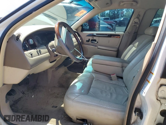 2001 Lincoln Town Car Cartier L z VIN 1LNHM85W71Y624315, wystawiony jako Copart lot #60479385 z przebiegiem 171 485 mil mil oraz Czysty tytuł • Clean title. Historia ofert i sprzedaży dostępna na DreamBid. Obrazek 7.