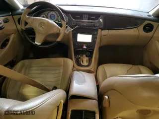 2010 Mercedes-Benz CLS-Class CLS 550 with VIN WDDDJ7CB0AA163379, listed as a Copart auction lot 52912355 with 148,248 mi miles and Non Repairable. Bid and sale history available at carsss.com. Image 8.