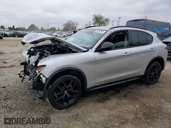 2019 Alfa Romeo Stelvio z VIN ZASPAJAN0K7C71850, wystawiony jako Copart lot #54234205 z przebiegiem Nie podano mil oraz Szkoda całkowita • Salvage title. Historia ofert i sprzedaży dostępna na DreamBid. Obrazek 1.