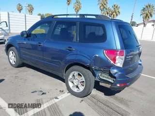 2011 Subaru Forester X z VIN JF2SHABC7BH774069, wystawiony jako IAAI lot #41742754 z przebiegiem 154 516 mil mil oraz . Historia ofert i sprzedaży dostępna na DreamBid. Obrazek 3.