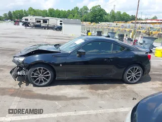 2017 Toyota 86 z VIN JF1ZNAA18H9701713, wystawiony jako IAAI lot #42285272 z przebiegiem 34 829 mil mil oraz . Historia ofert i sprzedaży dostępna na DreamBid. Obrazek 14.